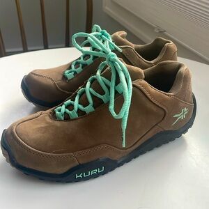 Kuru women’s shoes size 8 wide never worn